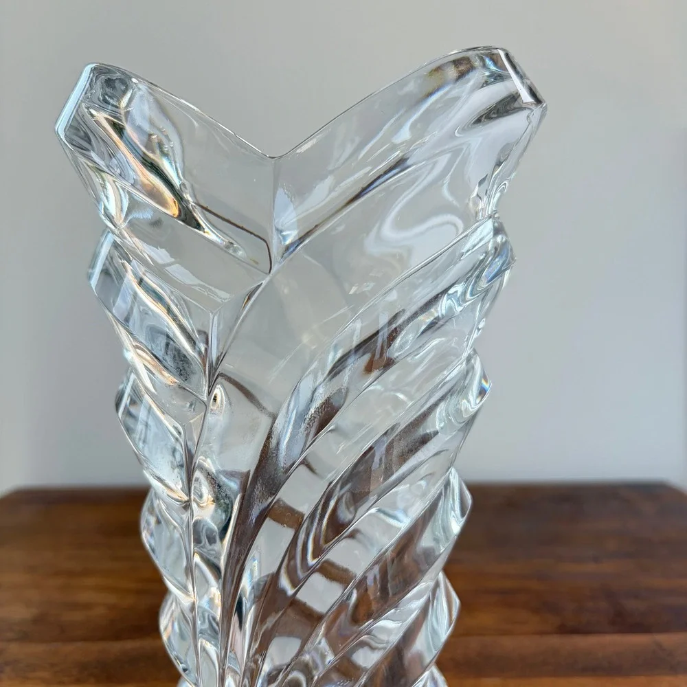 Mikasa Wyndham Crystal Vase 9 Inch Ribbed Spiral Design Clear Japan WX136/915